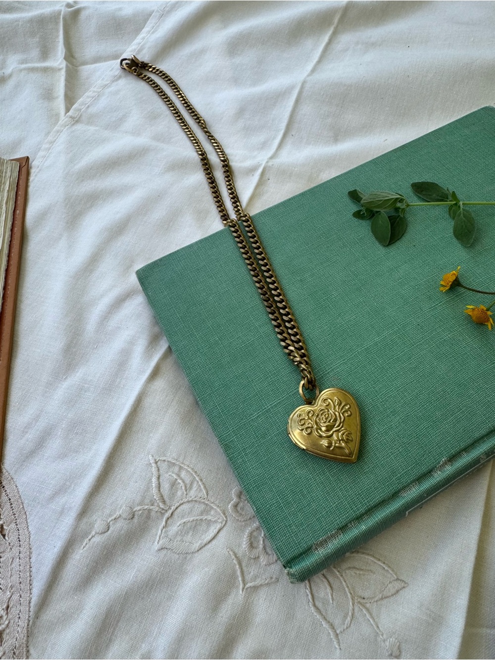 Raw brass- heavy and polishable chain, vintage deadstock locket